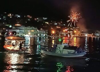 Αμφιλοχία: Η Βαρκαρόλα πλημμύρισε με χρώματα και υπέροχη μουσική την «νύμφη του Αμβρακικού»