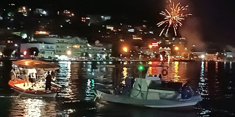 Αμφιλοχία: Η Βαρκαρόλα πλημμύρισε με χρώματα και υπέροχη μουσική την «νύμφη του Αμβρακικού»