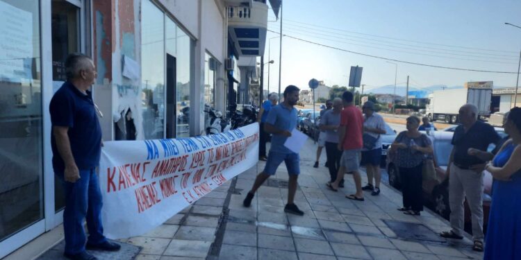 Αγρίνιο: Κινητοποίηση στον ΕΦΚΑ γιατί έκοψαν επίδομα σε ανάπηρο(βιντεο-φωτο)
