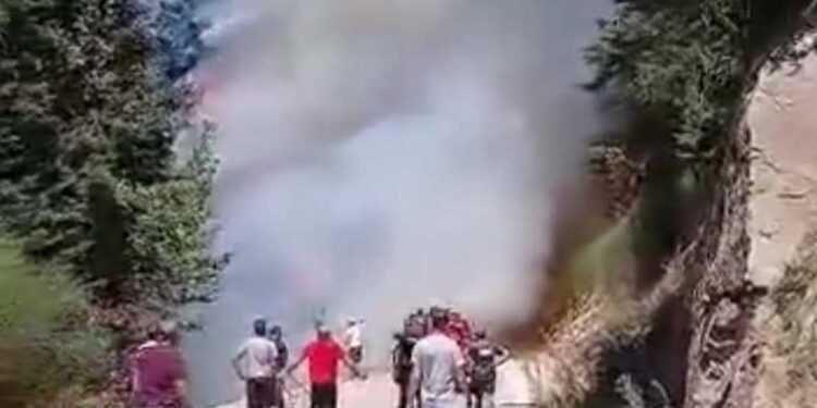 Φωτιά σε δασική έκταση στο Θέρμο Αιτωλοακαρνανίας – Επιχειρούν εναέρια