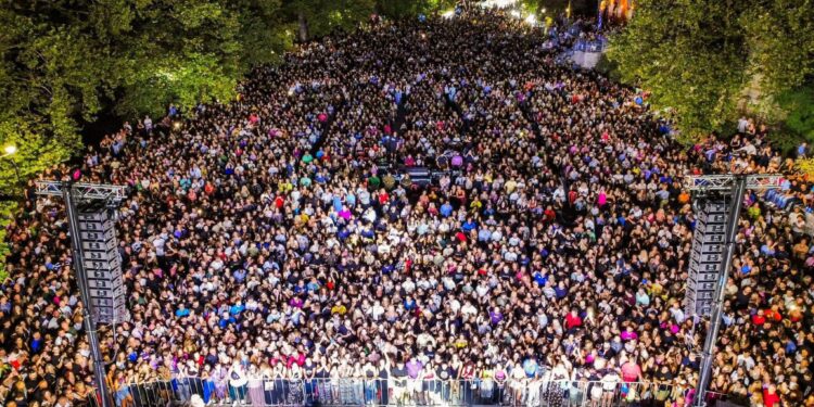 “Βροχή” οι κλήσεις και η αφαίρεση πινακίδων στο Θέρμο στη συναυλία του Πλούταρχου!