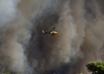 Ανεξέλεγκτη μαίνεται η φωτιά – Πέρασε στην Πεντέλη – Εκκενώθηκαν Πεντέλη, Ντράφι, Διώνη, Νταού, Αγ. Σπυρίδωνα, Δαμάρασι και Ανατολή