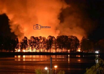 Μεσολόγγι: Πυρκαγιά καίει  το αλσύλλιο της Κλείσοβας