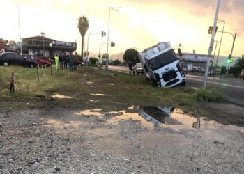 Αγρίνιο: Εξετράπη απορριμματοφόρο του Δήμου στην ε.