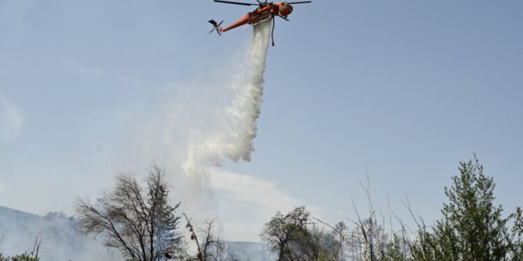 Φωτιά τώρα στο Κατάκαλο Ακτίου Βόνιτσας – Σηκώθηκαν και εναέρια μέσα