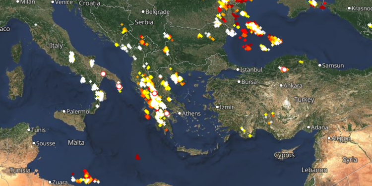 Λαίλαπα καταιγίδων στη δυτική Ελλάδα-  Δείτε τώρα πού εκδηλώνονται καταιγίδες (Live)