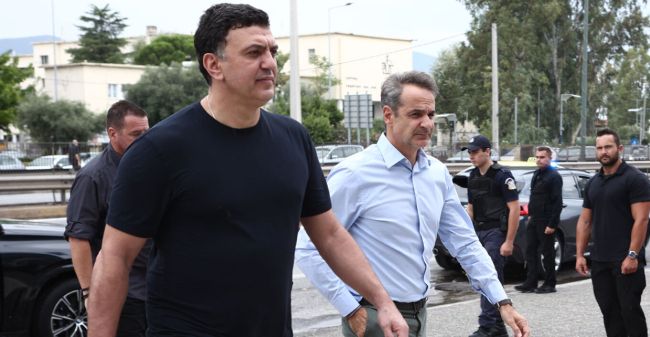 Στο ενιαίο συντονιστικό κέντρο επιχειρήσεων από νωρίς ο Κυριάκος Μητσοτάκης
