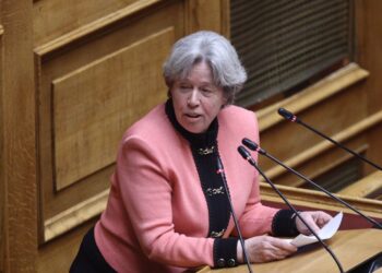Βουλή: Ανακοινώθηκε η διαγραφή της βουλευτή Αθηνά Λινού από την ΚΟ του ΣΥΡΙΖΑ