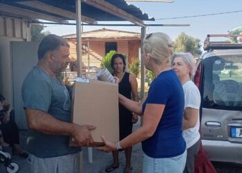 Διανομή γάλακτος στους καταυλισμούς των Ρομά από το Κέντρο Κοινότητας-Παράρτημα Ρομά Δ.Ναυπακτίας