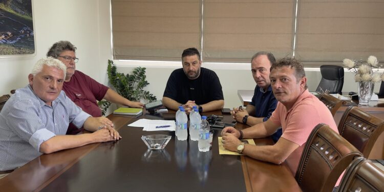 Συνάντηση εργασίας για τις ζημιές από τη χαλαζόπτωση και τα έντονα καιρικά φαινόμενα στην Αιτωλοακαρνανία