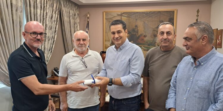 Συνάντηση Παπαναστασίου με μέλη του  Όμιλου Κυνοφίλων Αιτωλ/ίας για τον Πανελλήνιο αγώνα στο Κεράσοβο