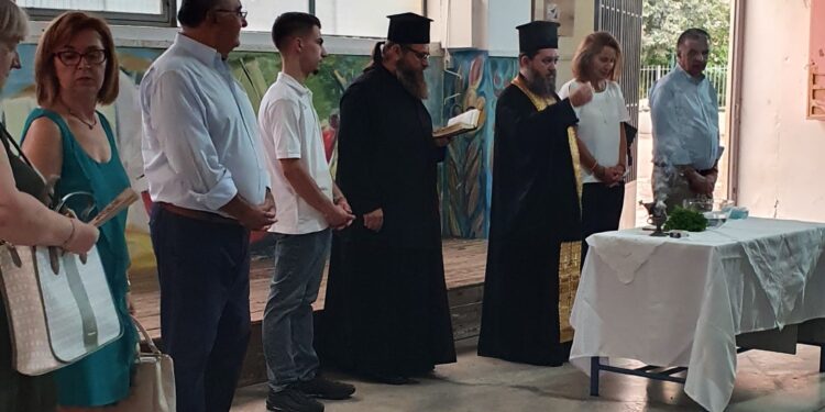 Αγιασμός στο Εσπερινό Γυμνάσιο Γενικό Λύκειο Αγρινίου