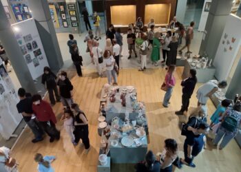 Χρώμα και αισιοδοξία στην έκθεση του Εικαστικού Εργαστηρίου του Δήμου Αγρινίου