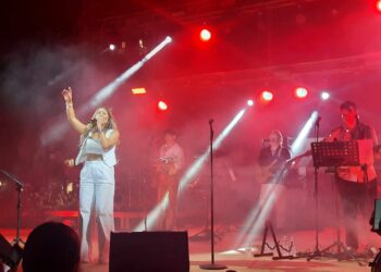 Αγρίνιο:  Πλήθος κόσμου στη συναυλία της Μελίνας Ασλανίδου