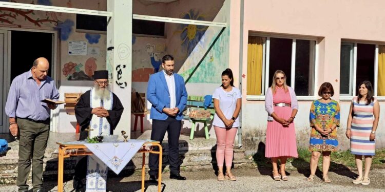 Ο Αντιπεριφερειάρχης Θ. Μαυρομμάτης στο Περδικάκι, στην έναρξη της νέας σχολικής χρονιάς