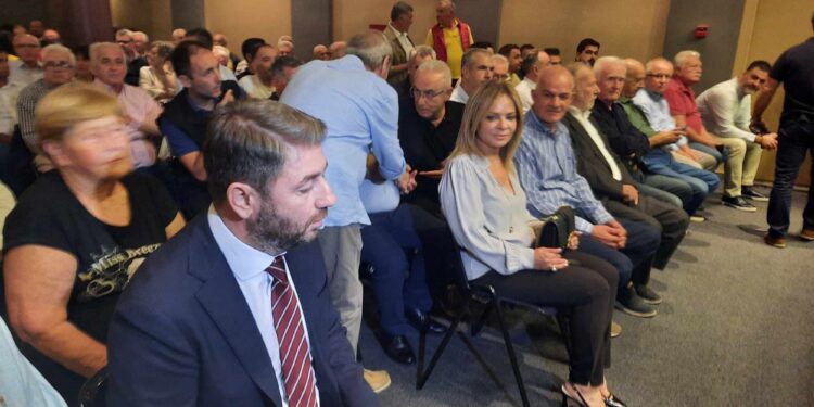 Με πολύ μεγάλη συμμετοχή η συγκέντρωση Ανδρουλάκη στο Αγρίνιο