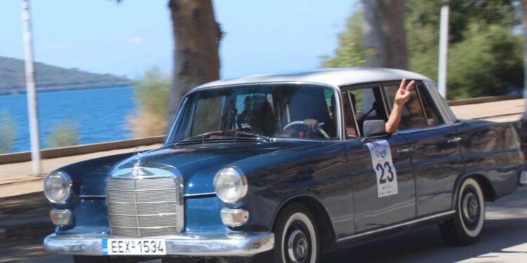 Αμφιλοχία: Εντυπωσίασε το 52 ΙNTERNASIONAL RALLY PHILPA με 50 αυτοκίνητα αντίκες