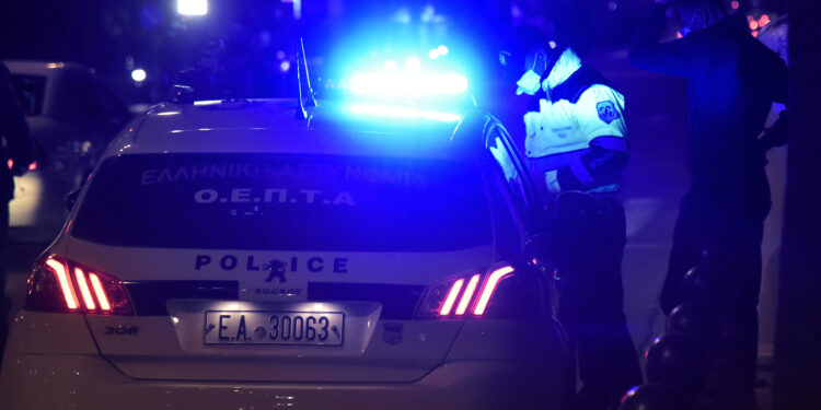 Αγρίνιο: 75χρονη έπεσε από το μπαλκόνι για να γλιτώσει από τα χέρια του γιου της