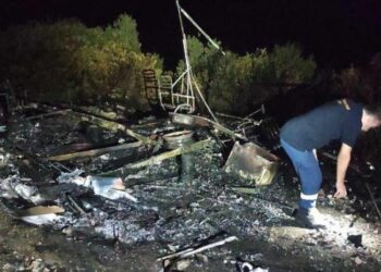 Καταστράφηκε ολοσχερώς από φωτιά τροχόσπιτο στην παραλία Πλαγιάς Αιτωλοακαρνανίας