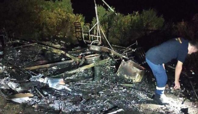 Καταστράφηκε ολοσχερώς από φωτιά τροχόσπιτο στην παραλία Πλαγιάς Αιτωλοακαρνανίας