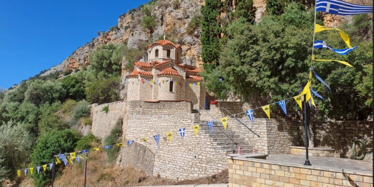 Πανηγυρίζει το Παρεκκλήσιο Υψώσεως του Τιμίου Σταυρού της Αγίας Ελεούσης