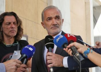 Ο Μάριος Σαλμάς διεγράφη κι επίσημα από τη ΝΔ και δεν παραδίδει την έδρα