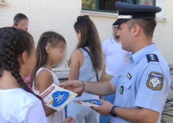 Η Ελληνική Αστυνομία διένειμε ενημερωτικό υλικό κυκλοφοριακού περιεχομένου στους μαθητές και της  Αιτωλοακαρνανία