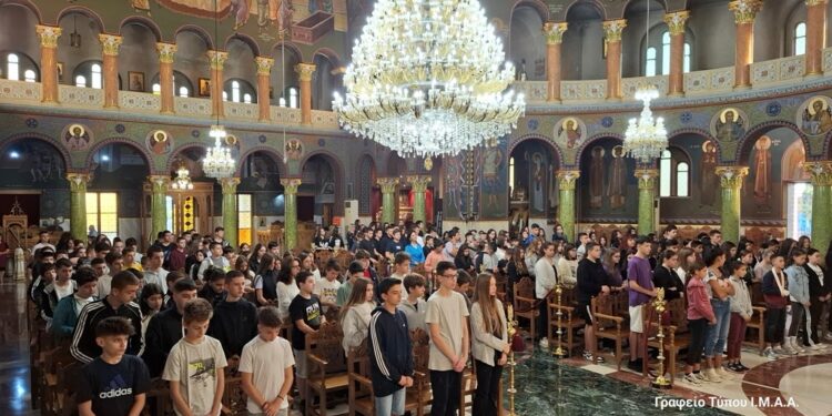 Αγρίνιο: Υποδειγματική Θεία Λειτουργία για τους μαθητές του 2ου Γυμνασίου
