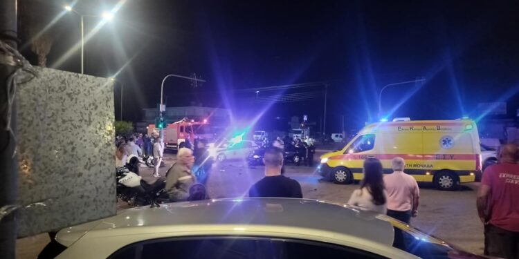 Αγρίνιο: Σοβαρό τροχαίο στον κόμβο Σταδίου- Νεαρός τραυματίας