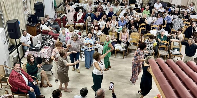 Τσακίρ κέφι στη γιορτή για την Παγκόσμια Ημέρα Τρίτης Ηλικίας στο ΚΑΠΗ Αγρινίου
