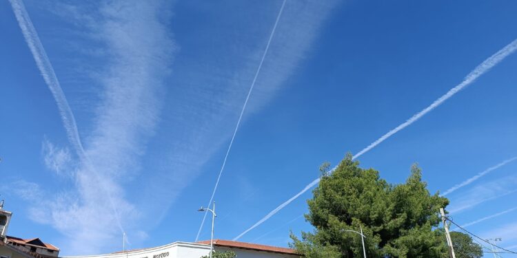 Μας ψεκάζουν ή όχι?