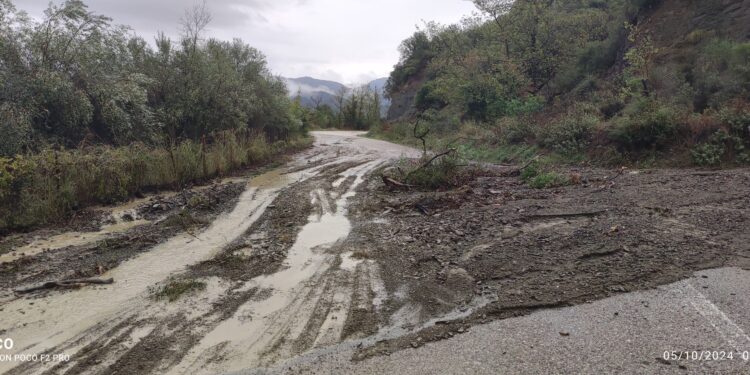Κατολίσθηση στην Ιόνια οδό  -Προβλήματα στο Ρίβιο  και στο Ξηρόμερο