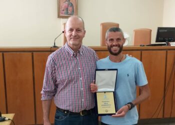 Ο Σύλλογος Δικαστικών Υπαλλήλων Αγρινίου βράβευσε τον υπεραθλητή Φώτη Ζησιμόπουλο