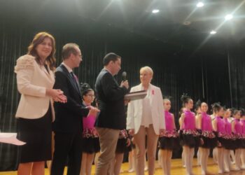 Στο Αγρίνιο η Νατάσα Παζαΐτη μίλησε σε εκδήλωση για τον καρκίνο του μαστού