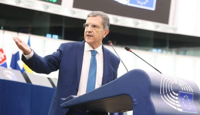 Πλειοψηφία ρεκόρ με 632 ναι πέτυχε ο Γιώργος Αυτιάς για αύξηση χρηματοδότησης σε φυσικές καταστροφές
