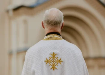 Επιχειρηματίας από την Αιτωλοκαρνανία είναι ο 60χρονος που φέρεται να βοήθησε ιερείς της Καθολικής Εκκλησίας να ξεπλύνουν 3 εκατ. ευρώ