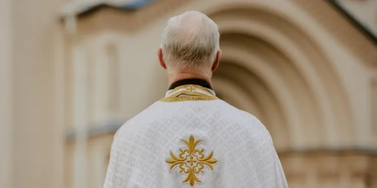 Επιχειρηματίας από την Αιτωλοκαρνανία είναι ο 60χρονος που φέρεται να βοήθησε ιερείς της Καθολικής Εκκλησίας να ξεπλύνουν 3 εκατ. ευρώ