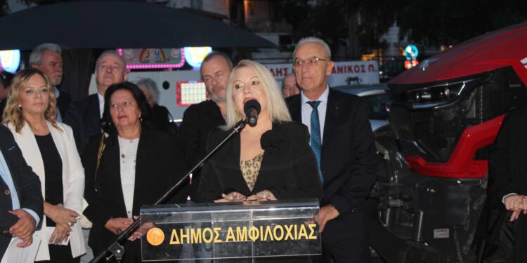 Σε εορταστική ατμόσφαιρα και με παρουσία πλήθους κόσμου πραγματοποιήθηκαν τα εγκαίνια της 1ης Αγροτικής Έκθεσης AGREAMFI