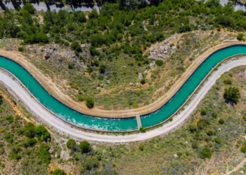 ΕΥΔΑΠ: Νερό από τη λίμνη Κρεμαστών και μονάδες αφαλάτωσης για την αντιμετώπιση της λειψυδρίας