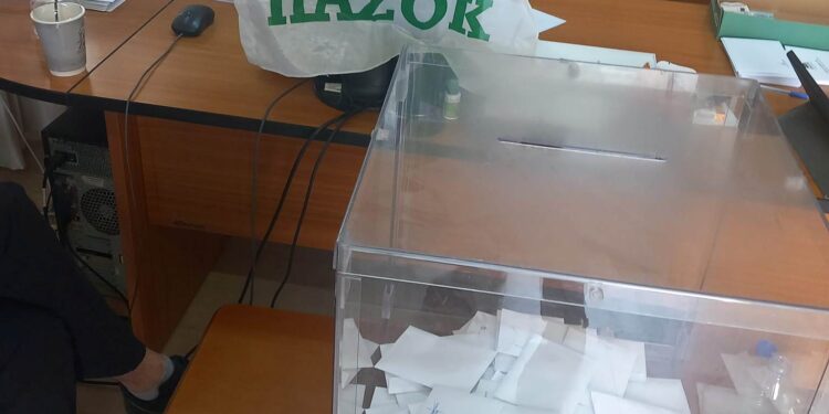 ΠΑΣΟΚ: Αντίστροφη μέτρηση για τον β’ γύρο της Κυριακής-Η οδηγία της ΕΔΕΚΑΠ