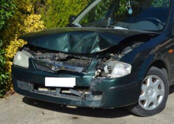 Αγρίνιο: ΙΧ που επέβαιναν νεαροί συγκούστηκε με σκύλο 