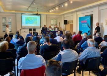 Δήμαρχοι και φορείς στέκονται απέναντι στην ανάπτυξη Υπεράκτιων Αιολικών Πάρκων