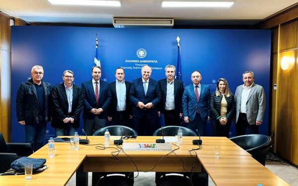 Συνάντηση Υπουργού Αγροτικής Ανάπτυξης και Τροφίμων, Κώστα Τσιάρα με τη Νέα Ομοσπονδία Χοιροτροφικών Συλλόγων