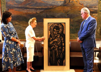 Μοναδικό χαρακτικό του Τάσσου, που απεικονίζει τον Σπύρο Μουστακλή, δώρισε στη Βουλή η οικογένειά του