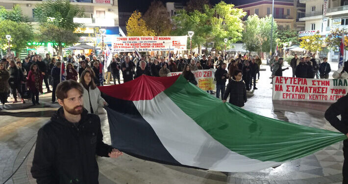 Συγκέντρωση στο Αγρίνιο για την επέτειο του Πολυτεχνείου- μεγάλη παλαιστινιακή σημαία-δάφνινα στεφάνια και πορεία