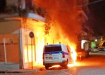 Μεσολόγγι: Απολογείται σήμερα ο 17χρονος που έκαψε αυτοκίνητο της ΕΛ.ΑΣ – Αυστηρά μέτρα λόγω συγκέντρωσης αναρχικών