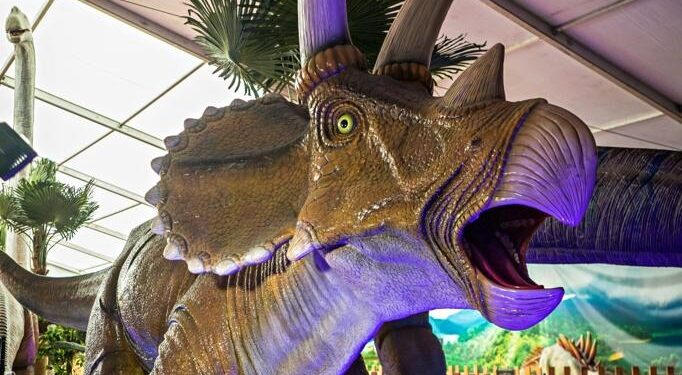 DINOSAURS LIVE : Ρομποτικοί Δεινόσαυροι σε Πραγματικές Διαστάσεις στο Αγρίνιο