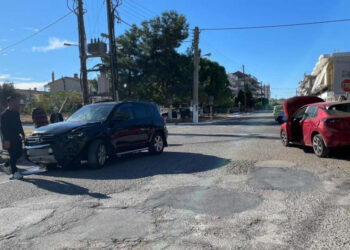 Σφοδρή σύγκρουση αυτοκινήτων στο Μεσολόγγι