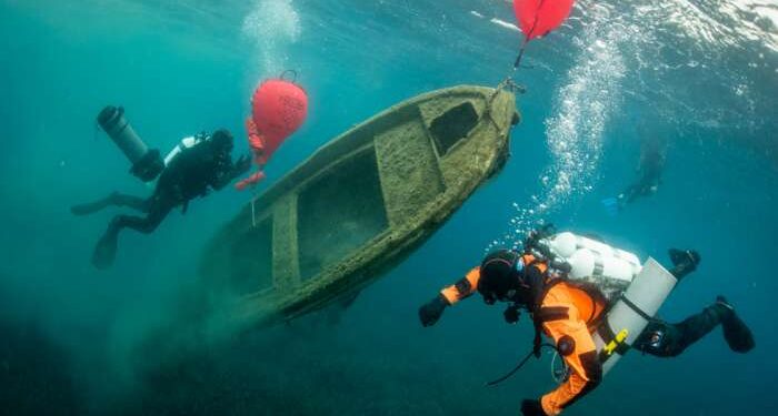 Η Hyundai έβγαλε 170 τόνους σκουπιδιών από τον Αμβρακικό Κόλπο τα οποία μετατρέπονται σε πατάκια(βιντεο)