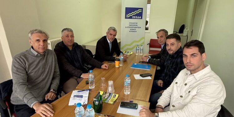 Με τον Υφυπουργό Κώστα Καραγκούνη συναντήθηκε το Δ.Σ του Συλλόγου Εμπόρων και Επιχειρηματιών Αγρινίου